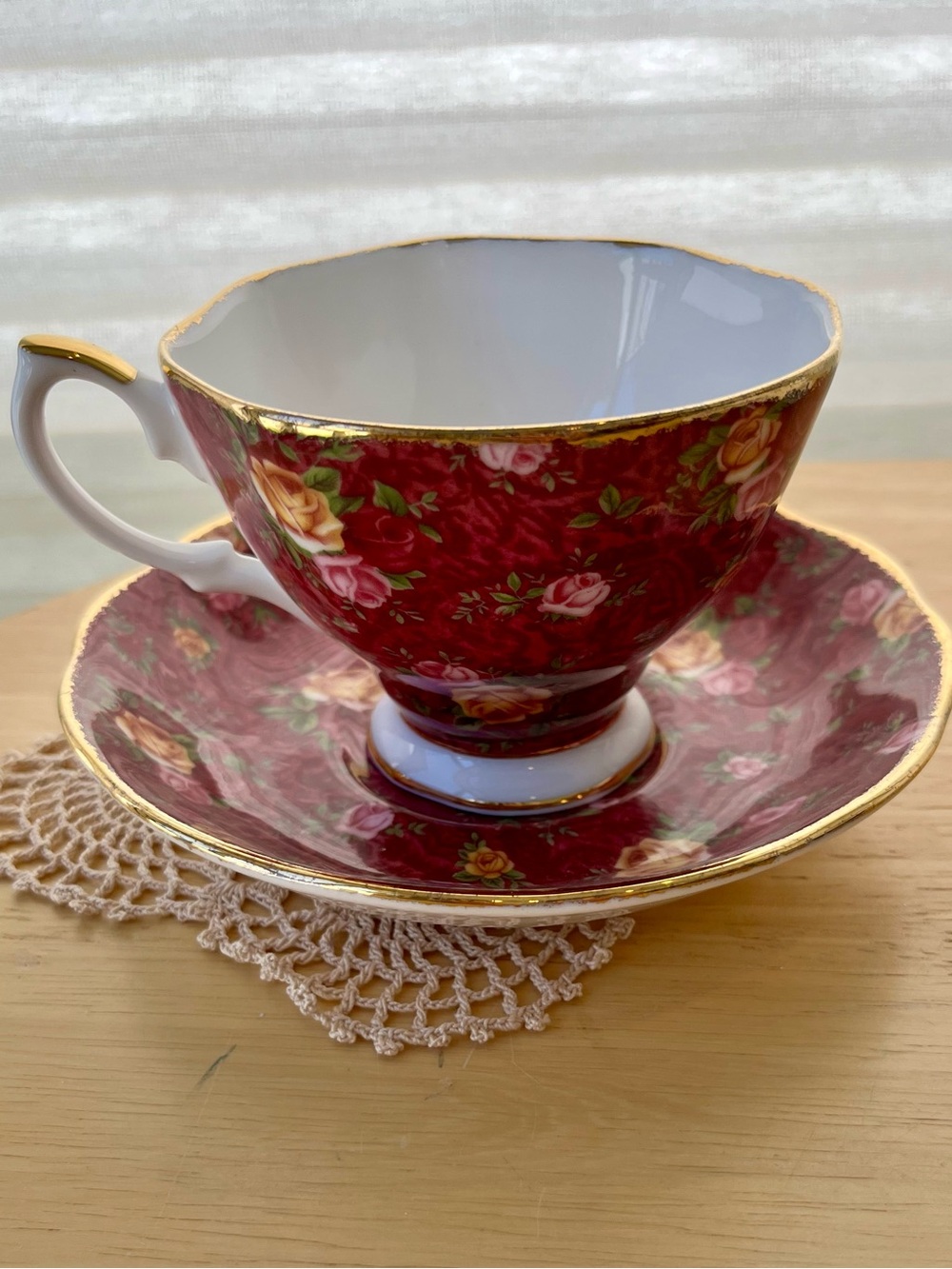 Royal Albert & Roslyn Bone China Teacup Set - Picture 4 of 11